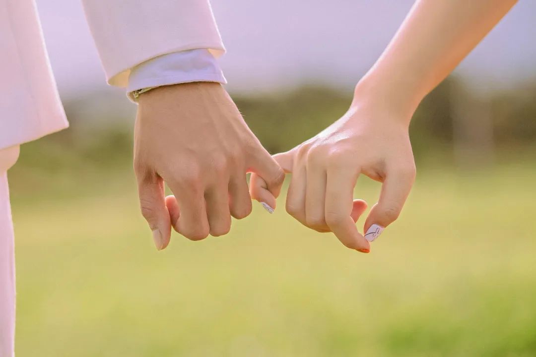 hands-6823900_1280.jpg